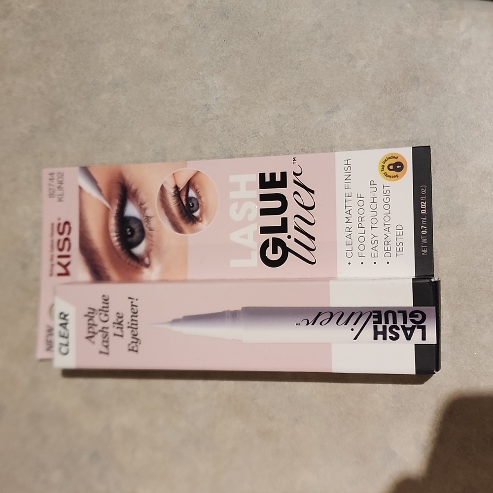 Kiss Lash Glue liner.